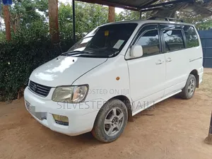 Toyota HiAce 2004 White