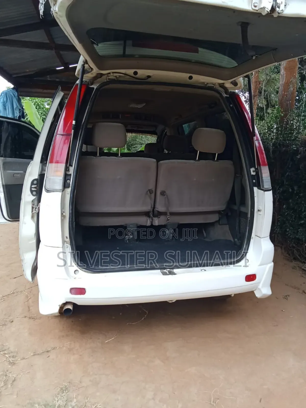 Toyota HiAce 2004 White