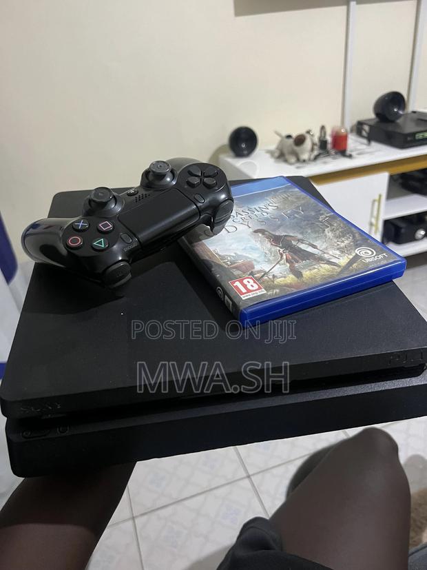 Ps4 Slim Console With One Pad