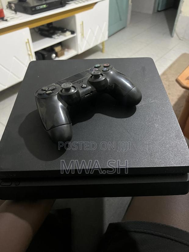 Ps4 Slim Console With One Pad - thumbnail 4