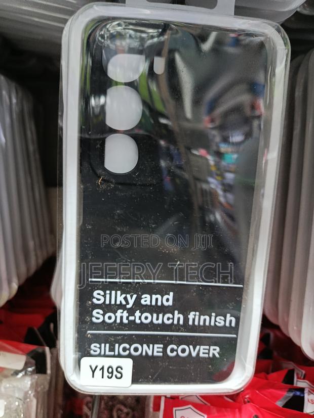 Silicone Cover for the Vivo Y19s Features a Silky, Soft-Touch Finish