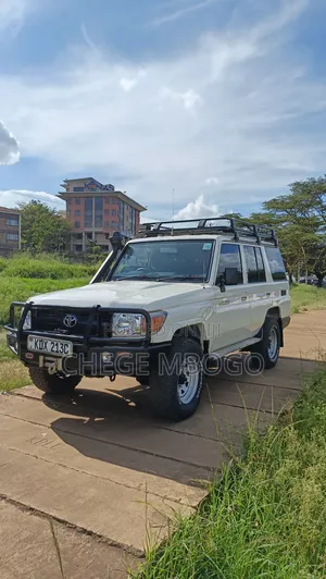 Toyota Land Cruiser 2021 White