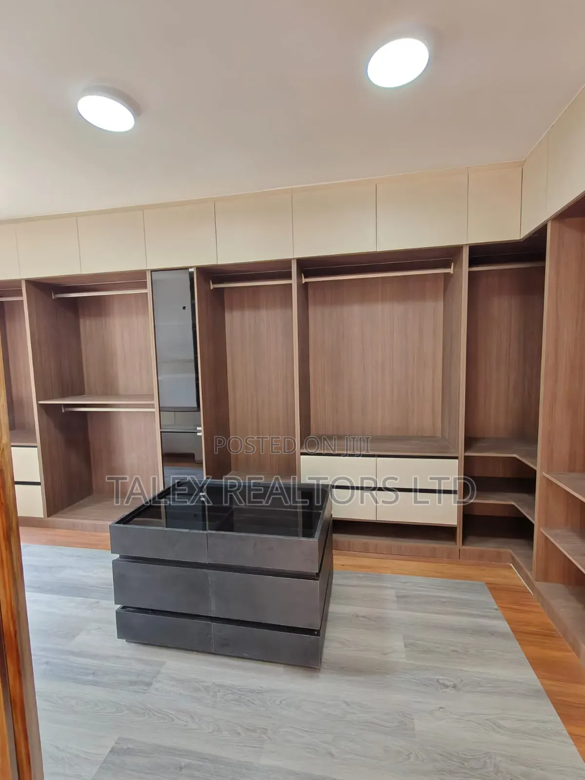 9bdrm Maisonette in Call Me, Hardy for sale