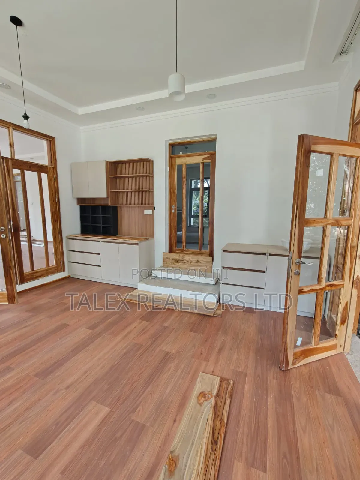 9bdrm Maisonette in Call Me, Hardy for sale