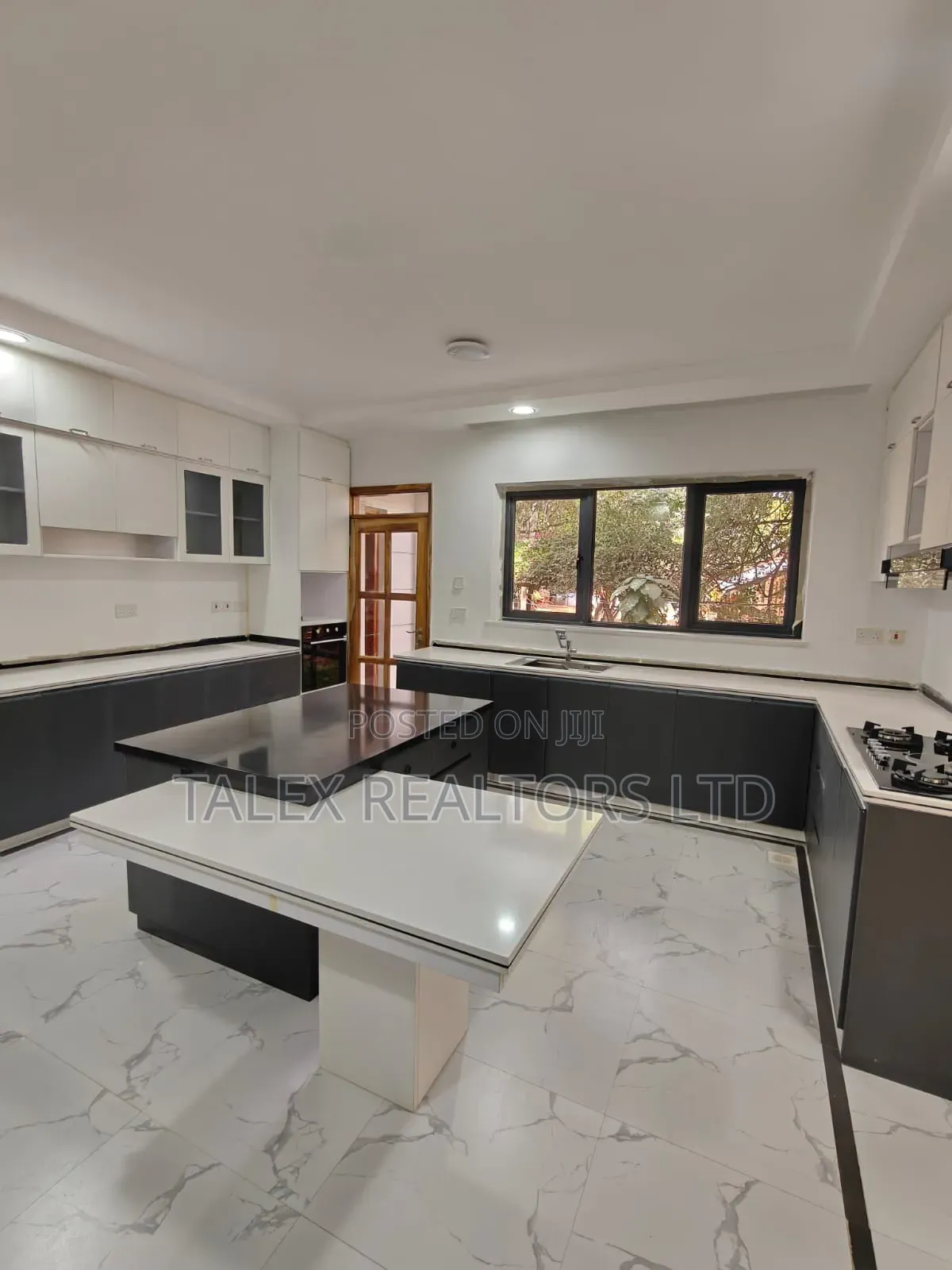 9bdrm Maisonette in Call Me, Hardy for sale