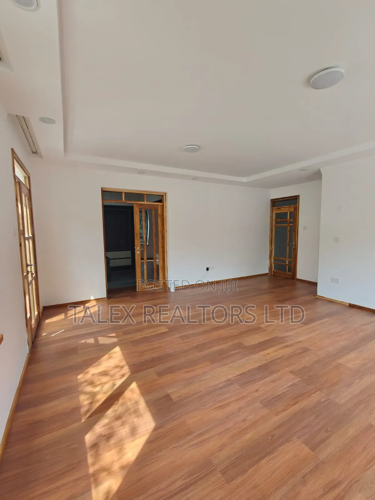 9bdrm Maisonette in Call Me, Hardy for sale