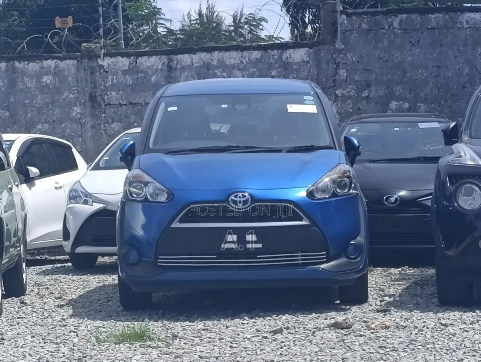 Toyota Sienta 1.5 Hybrid FWD 2019 Blue