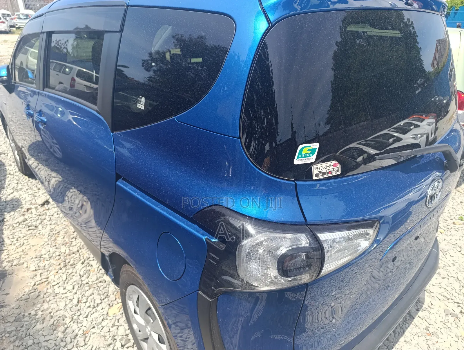 Toyota Sienta 1.5 Hybrid FWD 2019 Blue