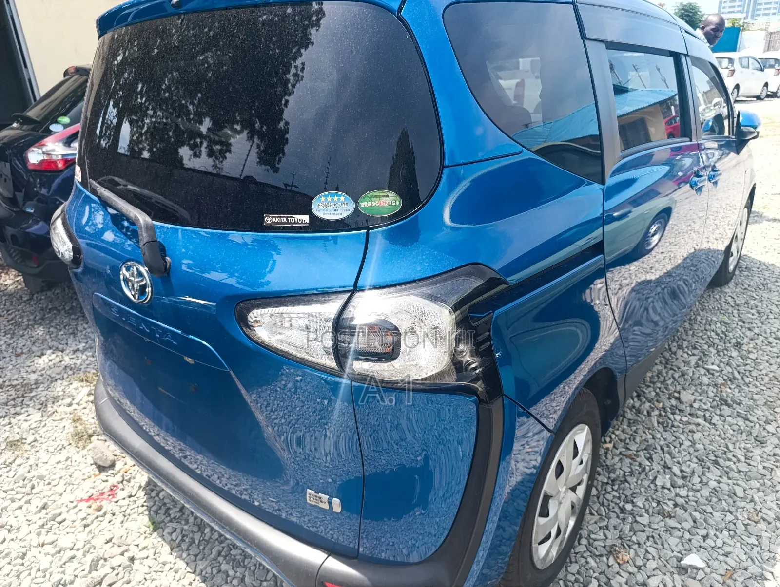 Toyota Sienta 1.5 Hybrid FWD 2019 Blue
