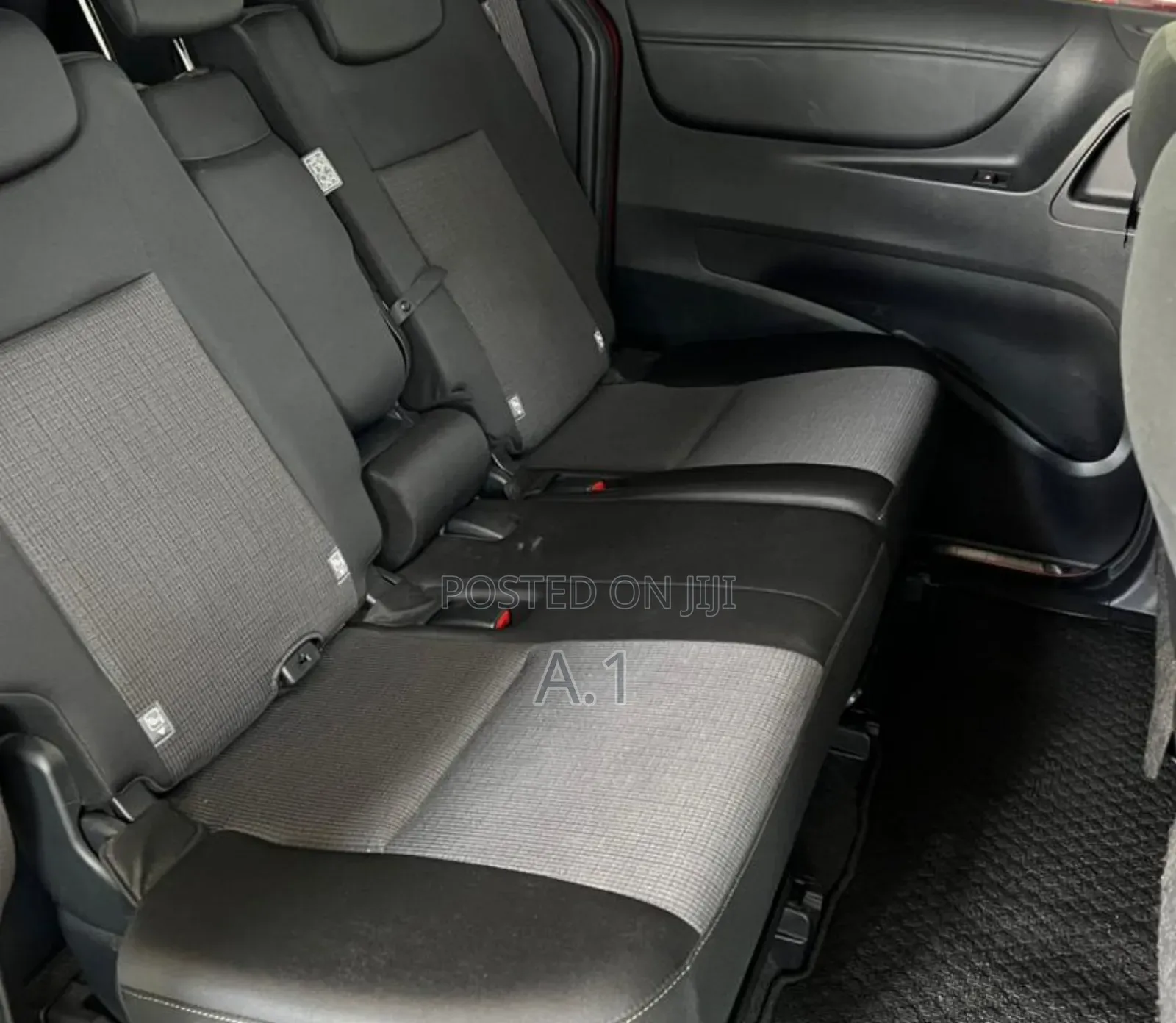 Toyota Sienta 1.5 Hybrid FWD 2019 Blue