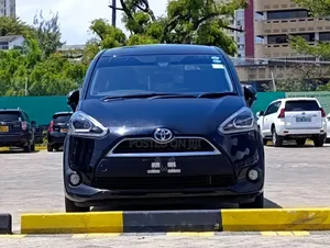 Toyota Sienta 1.5 Hybrid FWD 2019 Matt Black