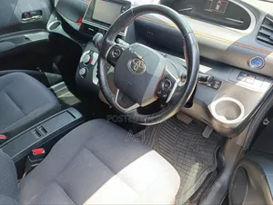 Toyota Sienta 1.5 Hybrid FWD 2019 Matt Black