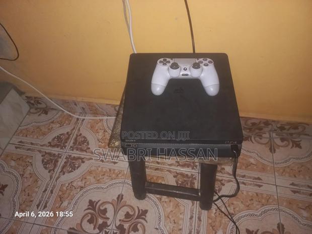 Play Station 4 Slim - main view