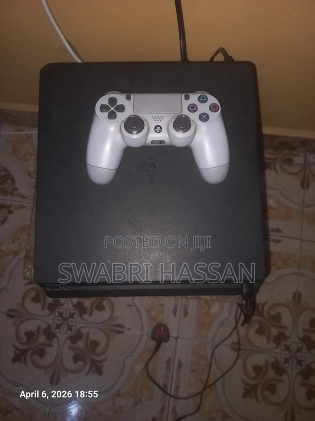 Play Station 4 Slim - thumbnail 2