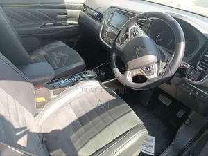 Mitsubishi Outlander 2.4 PHEV AWD 2019 Gray