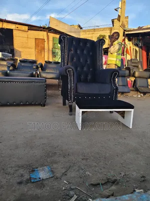 King Chair With Stool
