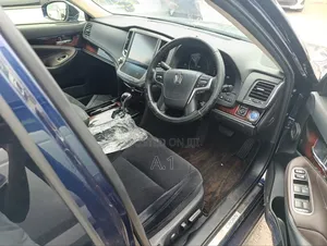 Toyota Crown 2018 Blue