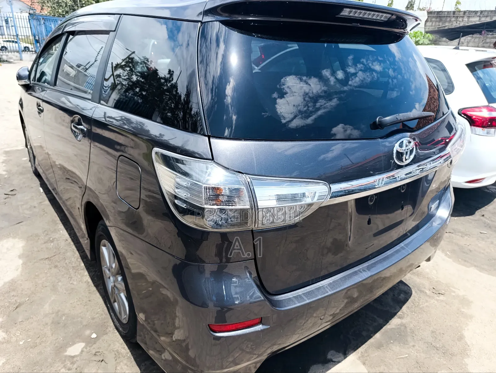 Toyota Wish 2018 Gray