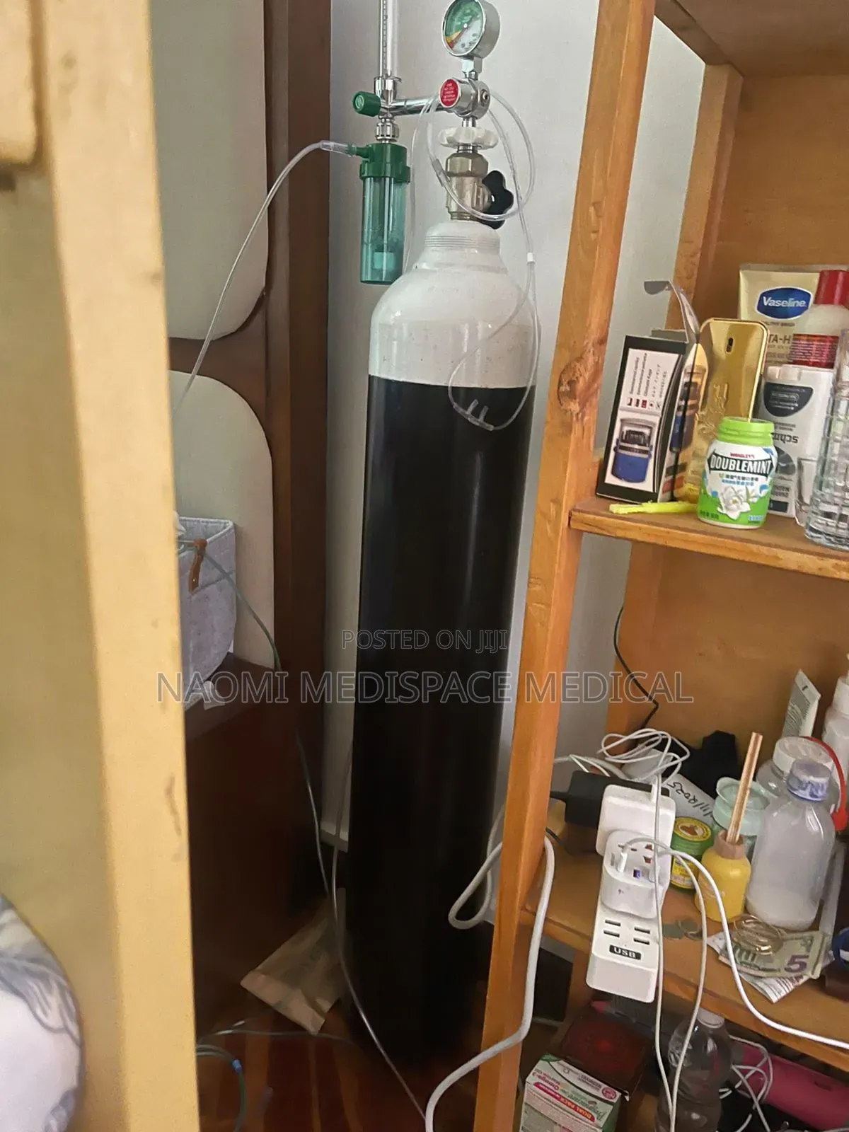 8.5m3 Complete Oxygen Cylinder With Regulator and Key