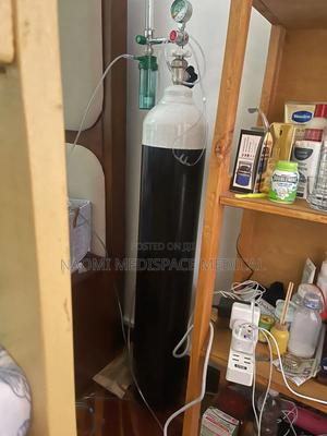 8.5m3 Complete Oxygen Cylinder With Regulator and Key - thumbnail 2