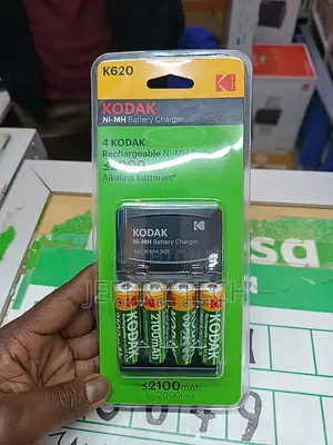 Kodak Ni-Mh Battery Charger (Model ) With 4 Rechargeable Aa Batter