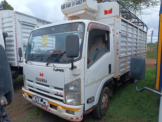 Isuzu NPR Elf Hybrid - main view