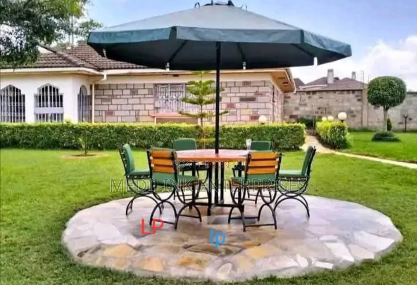 Customized Wooden Metallic Six Seater Shade