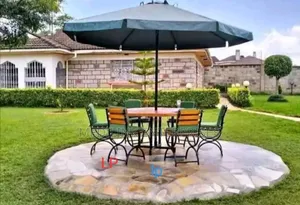 Customized Wooden Metallic Six Seater Shade