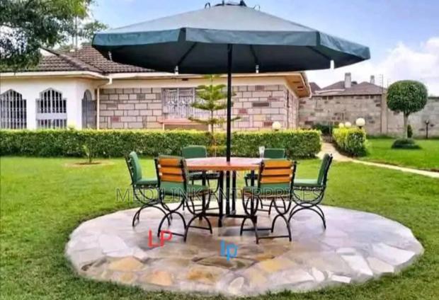 Customized Wooden Metallic Six Seater Shade