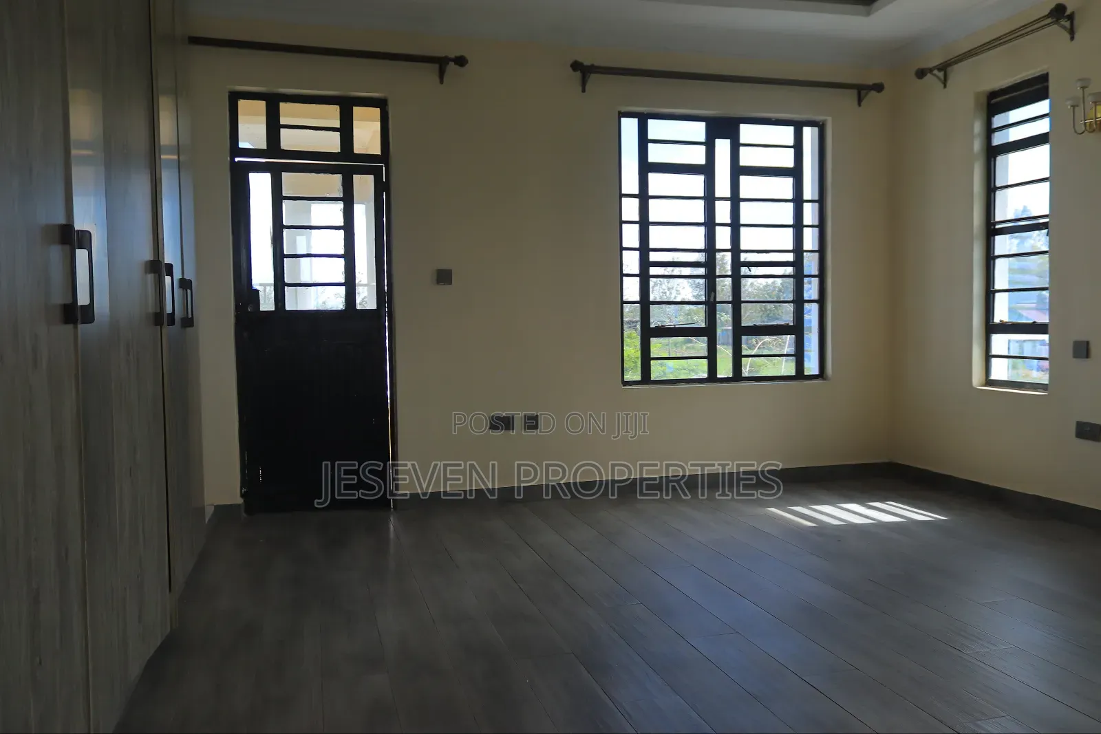 4bdrm Mansion in Katani for sale