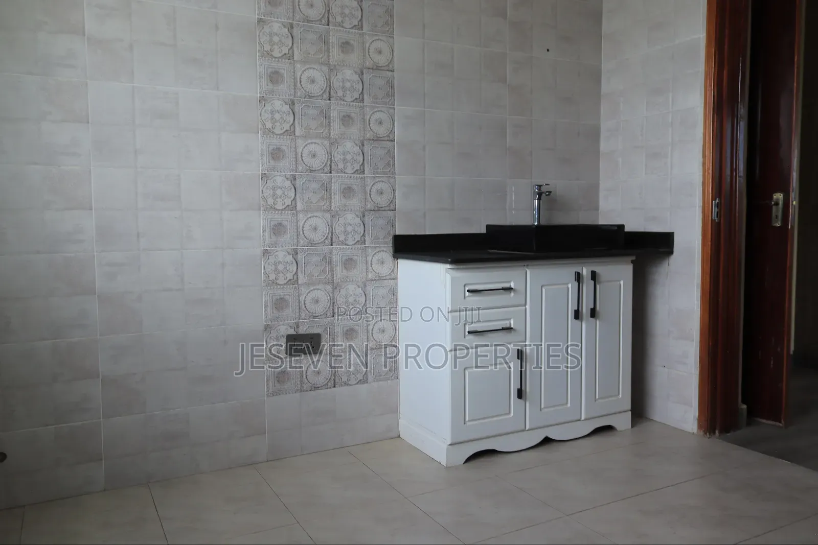 4bdrm Mansion in Katani for sale