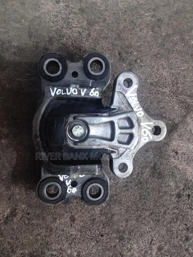Volvo V60 Engine Mountain - main view