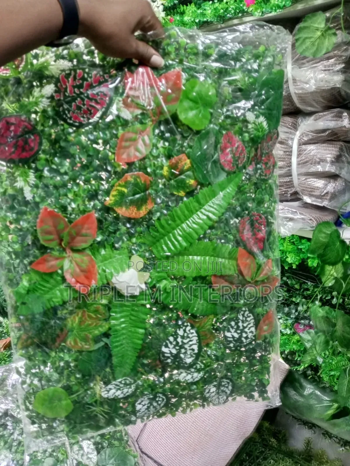 Floral Design | Green Boxwood Mixed With Realistic Flowers