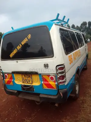 Toyota HiAce 2001 White
