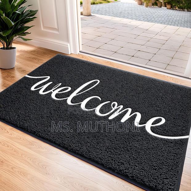 Iohouze Indoor and Outdoor Welcome Doormat (90cm × 70cm).