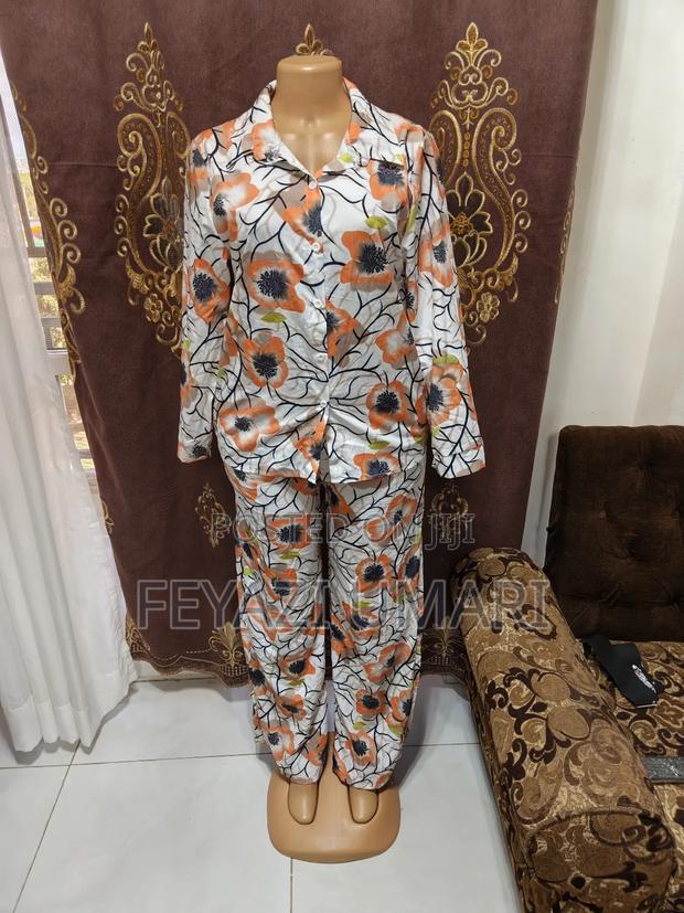 Ladies Clothes - thumbnail 16