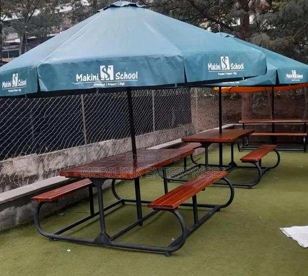 Booth Folding Branded Benches+Umbrella