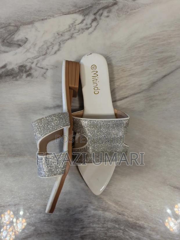 Lady's Sandal - thumbnail 2