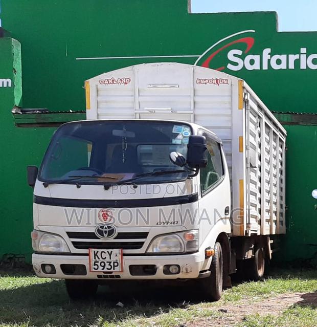 Toyota Dyna 2012 White