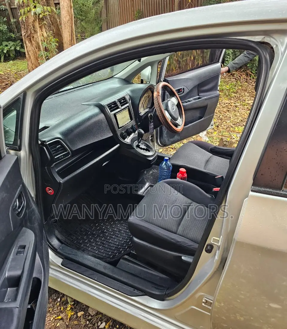 Subaru Trezia 2011 Silver