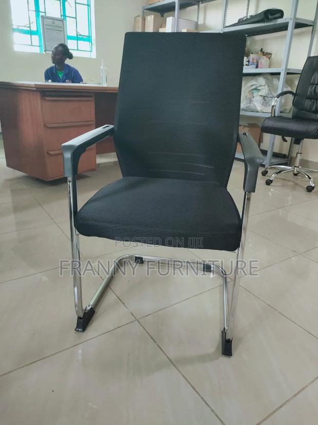 Black Mesh Visitors Chair - main view