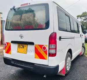 Toyota HiAce 2009 White