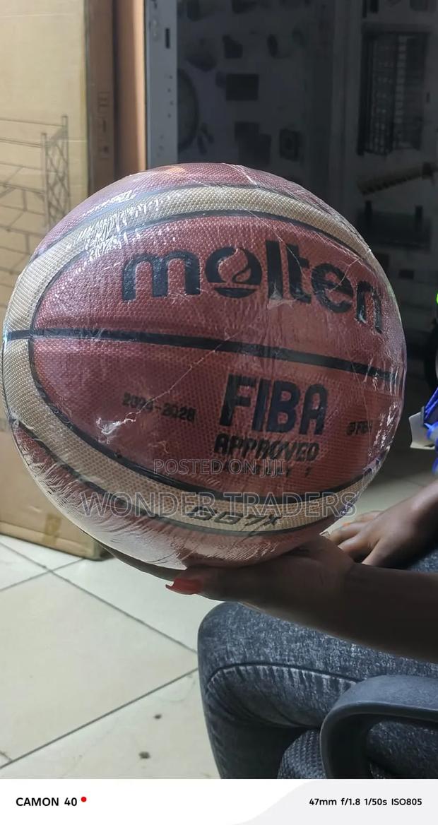Molten Basketball Size 7 - thumbnail 2