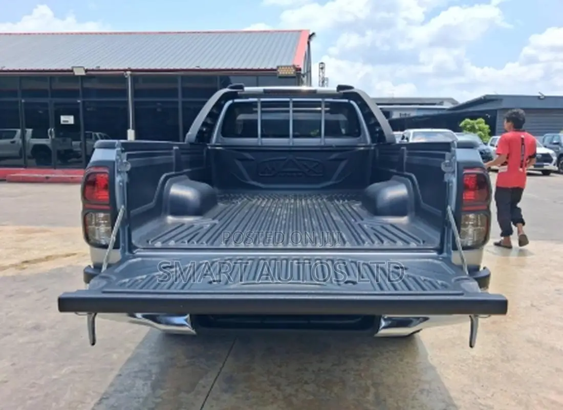 Toyota Hilux 2019 Silver