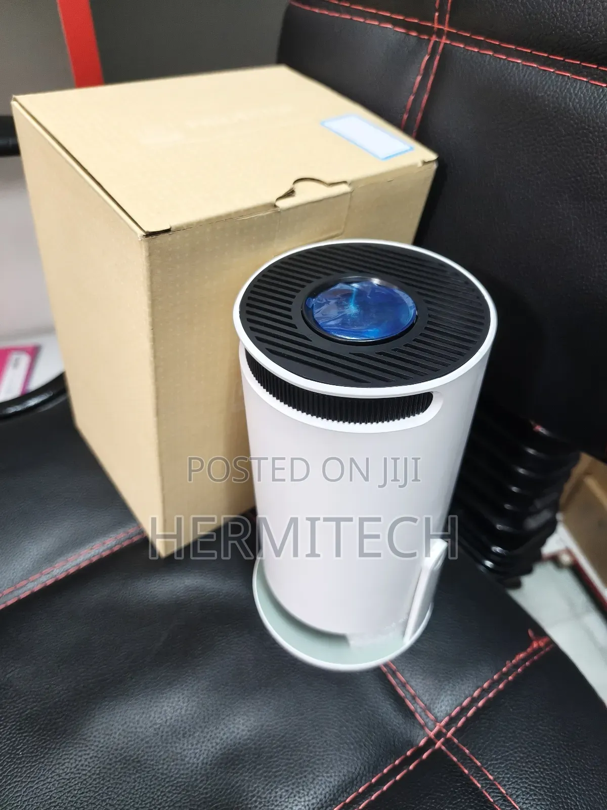 Android Projector Mini White LCD Display Remote Control Hy 300 Model