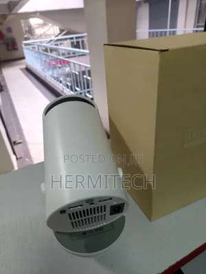 Mini Projector Hy Model LCD Technology Wifi Smart Display 130 Inch