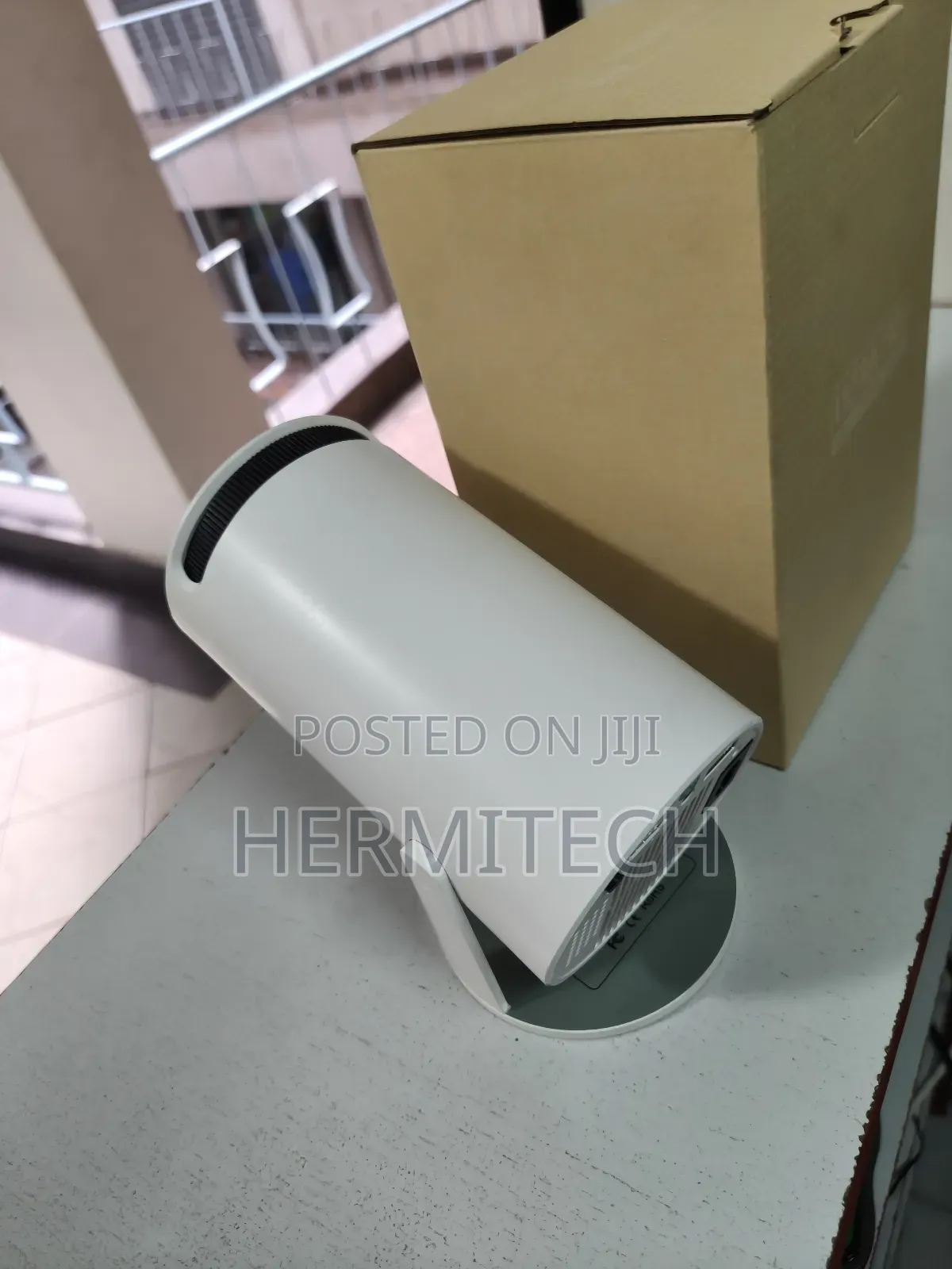 Mini Projector Hy Model LCD Technology Wifi Smart Display 130 Inch