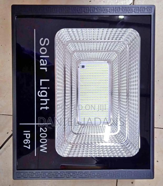 Brand New Affordable Quality/Solar Lights 200watts