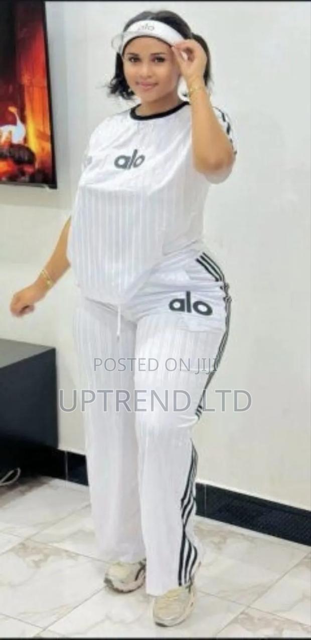 Fashion White Alo Branded Two Piece - thumbnail 2