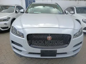 Jaguar F-Pace 25t Prestige AWD 2018 White